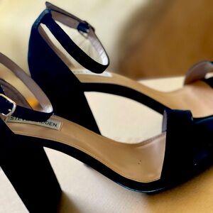 Steve Madden Black ankle strap size 11/4 inch heel